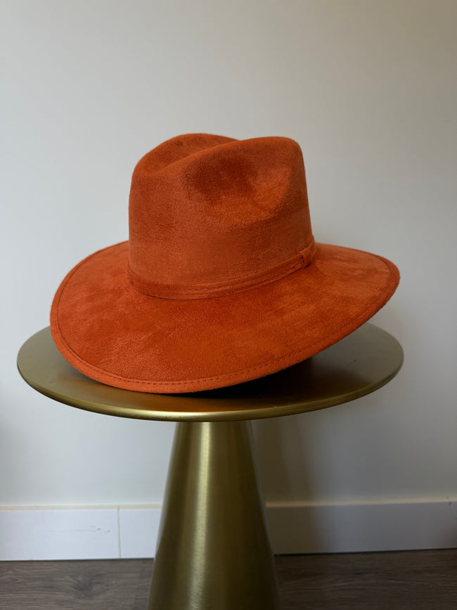 Basic suede short brim